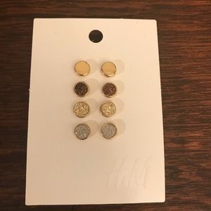 Never worn 4pack of gold stud earrings